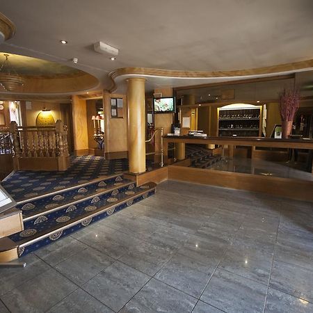 Royal Cambridge Hotel エクステリア 写真