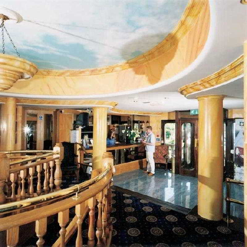 Royal Cambridge Hotel エクステリア 写真