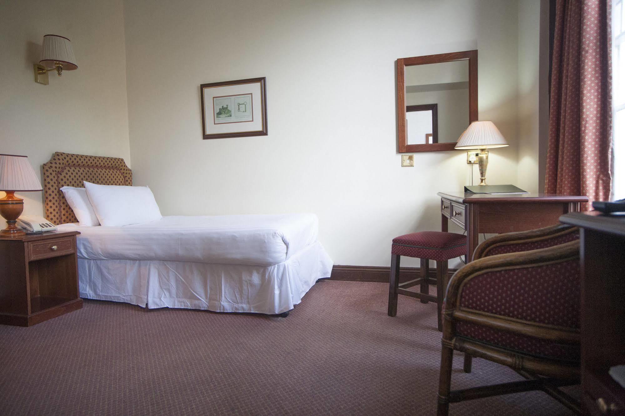 Royal Cambridge Hotel エクステリア 写真